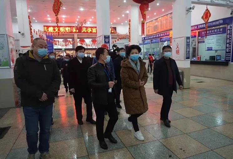 張迎春在交發(fā)集團湘運公司檢查春運工作