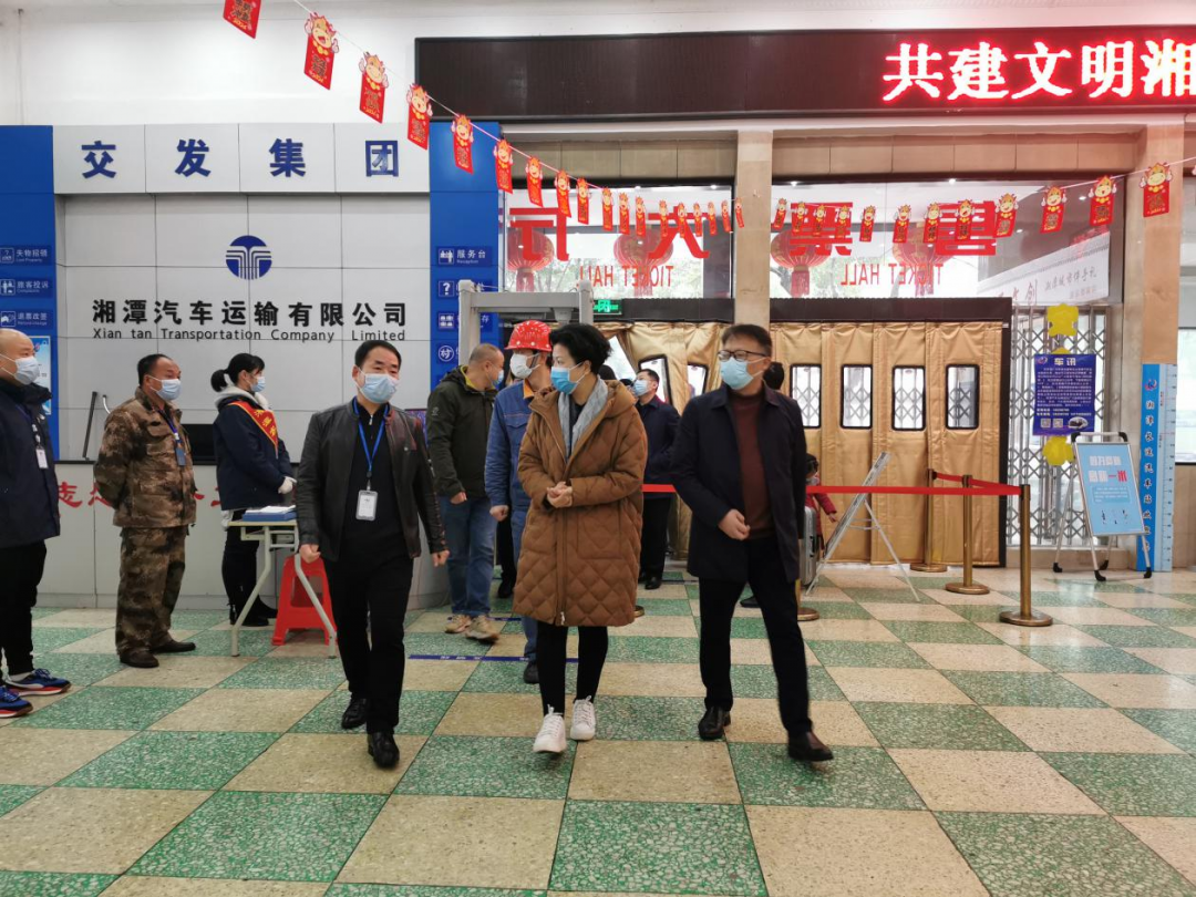 張迎春在交發(fā)集團湘運公司檢查春運工作