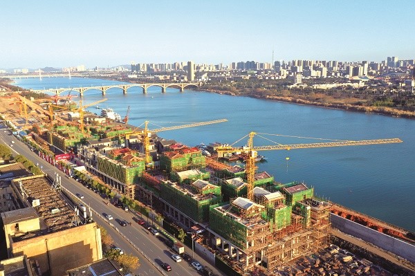 十八總商業(yè)街建設(shè)如潮，文旅展示區(qū)、民宿體驗(yàn)區(qū)已實(shí)現(xiàn)對(duì)外開放。(1).jpg