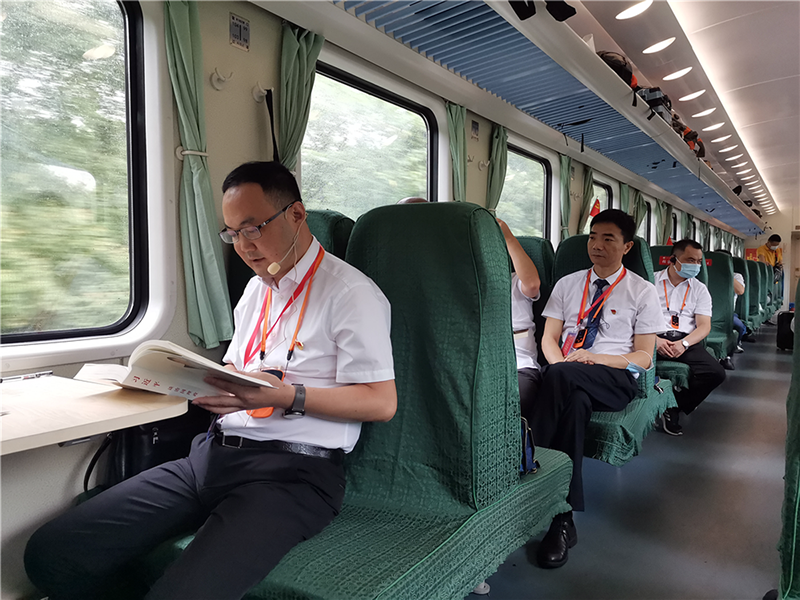 車廂課堂學(xué)黨史。_副本.png